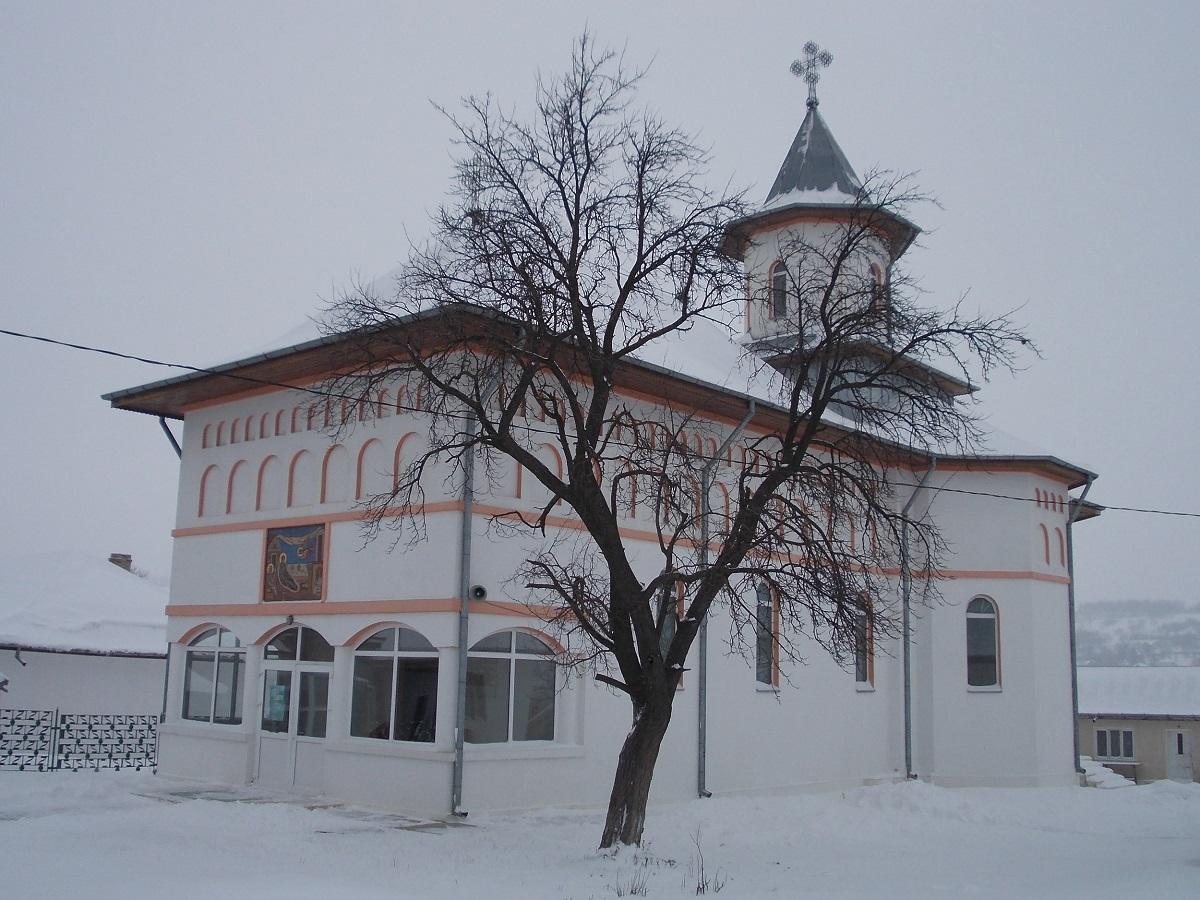 Biserica - vedere exterioară